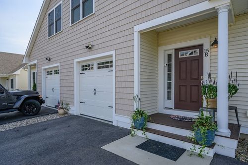 15b-637 Gifford St, Falmouth, MA, 02540-3090 | Card Image