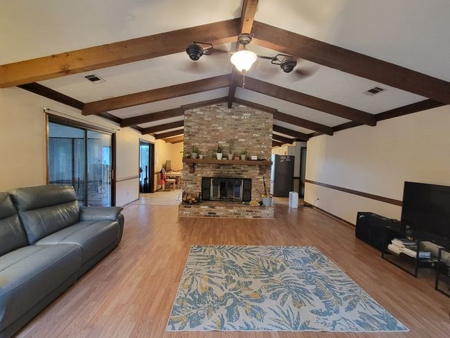 Living Room | Image 28