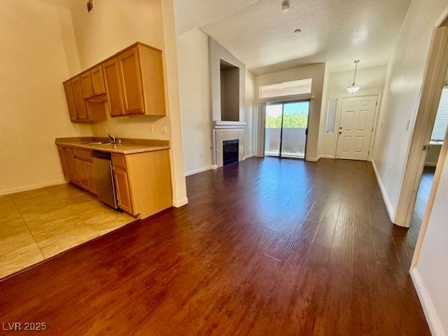 2094 - 8985 S Durango Dr, Condo with 3 bedrooms, 2 bathrooms and null parking in Las Vegas NV | Image 4