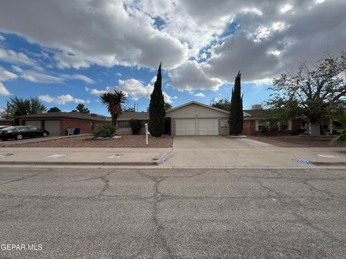 8704 Darlina Dr, El Paso, TX, 79925-4940 | Card Image
