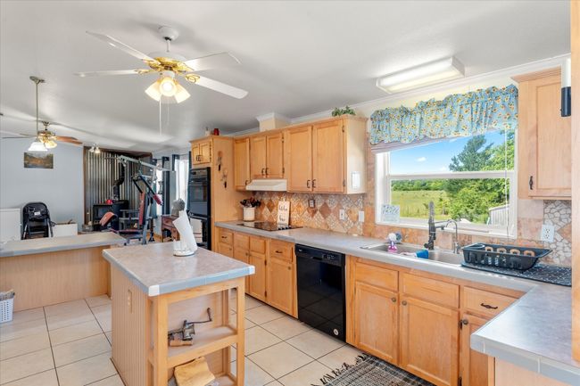 3345 State Highway 11 E, House other with 3 bedrooms, 2 bathrooms and null parking in Wolfe City TX | Image 22