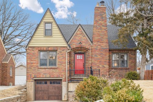 2207 39th St, Des Moines, IA, 50310-3808 | Card Image