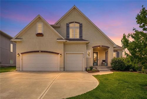 24739 W 92nd St, Lenexa, KS, 66227-7802 | Card Image