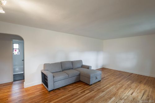94b1-74 220th St, Oakland Gardens, NY, 11364-3015 | Card Image