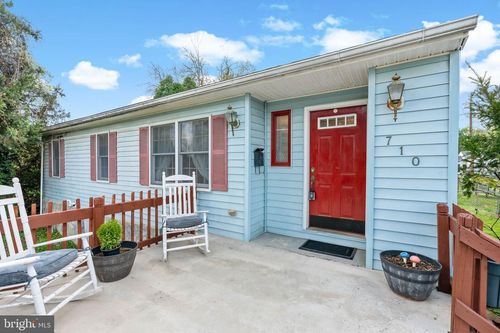 710 Porter Ave, MARTINSBURG, WV, 25401-1814 | Card Image