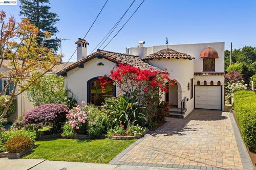 2435 Burlington St, Oakland, CA, 94602-2515 | Card Image