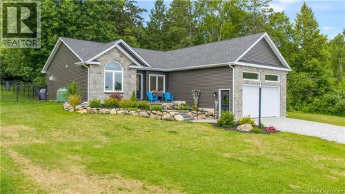 1637 Main St, Hampton, NB, E5N6H2 | Card Image