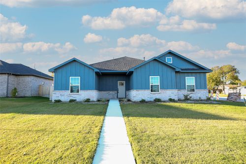 1412 N Mason St, Bowie, TX, 76230-2929 | Card Image