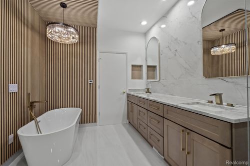 4117 Marlwood Dr, West Bloomfield, MI, 48323-2749 | Card Image