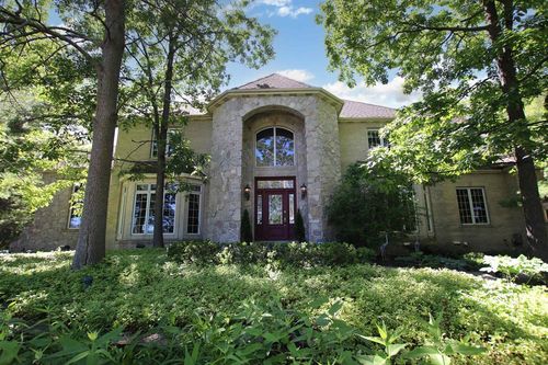364 Ledgewood Dr, Fond Du Lac, WI, 54937-8138 | Card Image