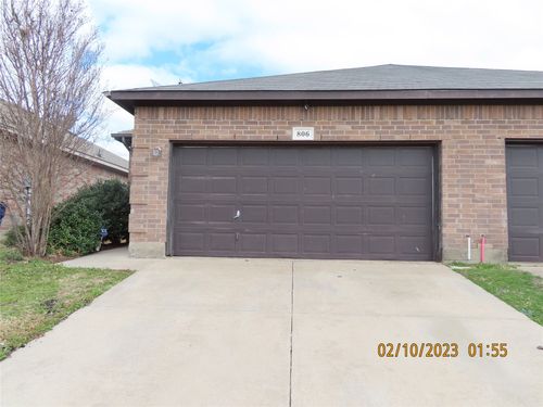 806 Walnut St, Burleson, TX, 76028-8417 | Card Image