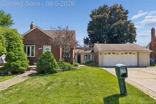 679 Moran Ave, Lincoln Park, MI, 48146-4910 | Card Image