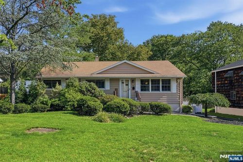 10 Euclid Ave, Westwood, NJ, 07675-2815 | Card Image