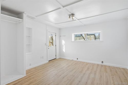 707 Buena Vis, Lake Orion, MI, 48362-2306 | Card Image