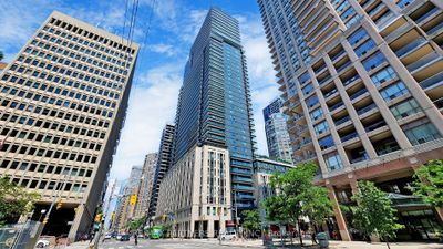 427 - 955 Bay St, Condo with 2 bedrooms, 2 bathrooms and 1 parking in Toronto ON | Image 1