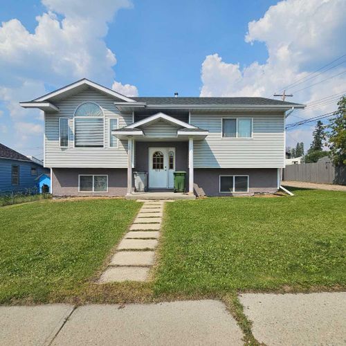 5014 9 Ave, Edson, AB, T7E1E8 | Card Image