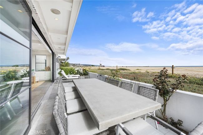 2148 E Oceanfront, House other with 5 bedrooms, 5 bathrooms and 3 parking in Newport Beach CA | Image 12