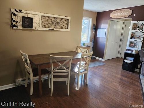 3148 Hogback Rd, Fowlerville, MI, 48836-8542 | Card Image