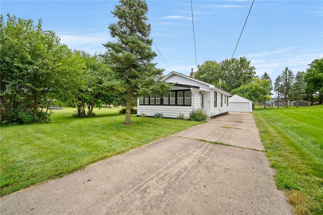 Douglas Ave, Des Moines, IA 50317