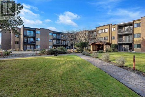 205-1870 Mckenzie Ave, Victoria, BC, V8N4X3 | Card Image