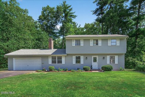 20 Linda Ct, Delmar, NY, 12054-3512 | Card Image