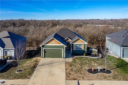 1506 Cross Creek Dr, Grain Valley, MO, 64029 | Card Image