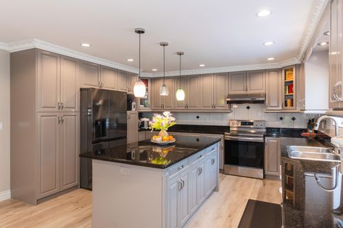 6169 Lochdale St, Burnaby, BC, V5B2M6 | Card Image