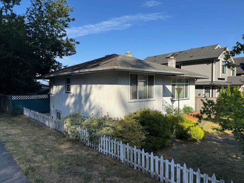 833 Scott St, New Westminster, BC, V3L4V1 | Card Image
