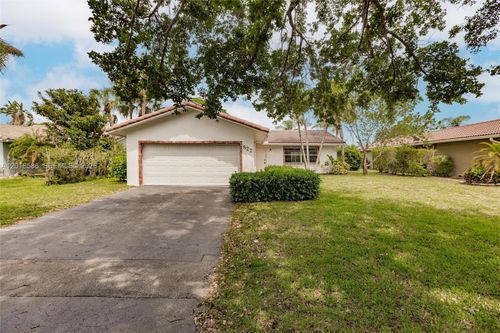 827 Nw 87th Ave, Coral Springs, FL, 33071-7137 | Card Image