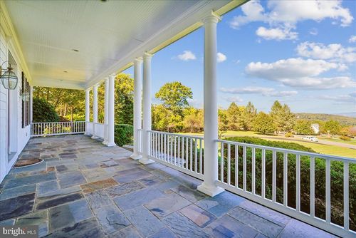18077 Clendenning Cir, ROUND HILL, VA, 20141-2580 | Card Image
