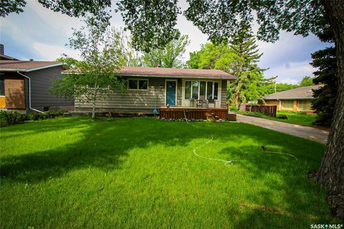 851 2nd St E, Shaunavon, SK, S0N2M0 | Card Image
