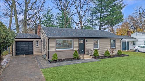 6 Hilton Ave, Riverside, RI, 02915-2013 | Card Image