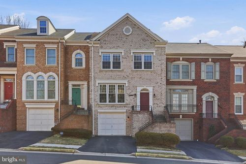 8027 Tanworth Ct, Springfield, VA, 22152-3658 | Card Image