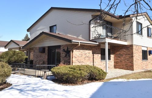 4502 S Greenridge Circle, Greenfield, WI, 53220 | Card Image