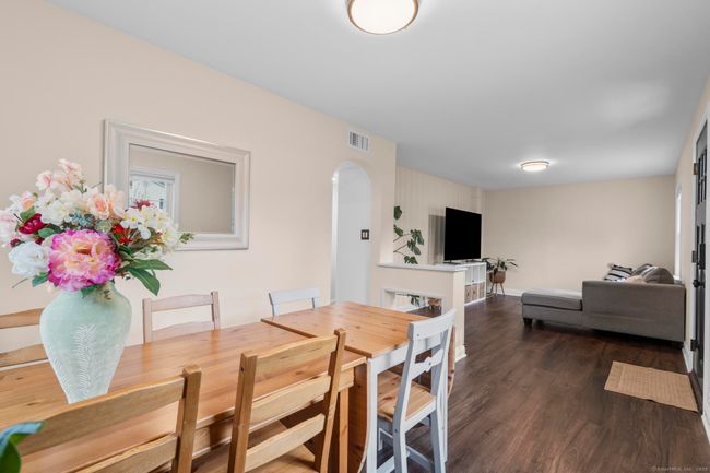 11 Barmore Dr W, House other with 3 bedrooms, 2 bathrooms and 4 parking in Stamford CT | Image 4