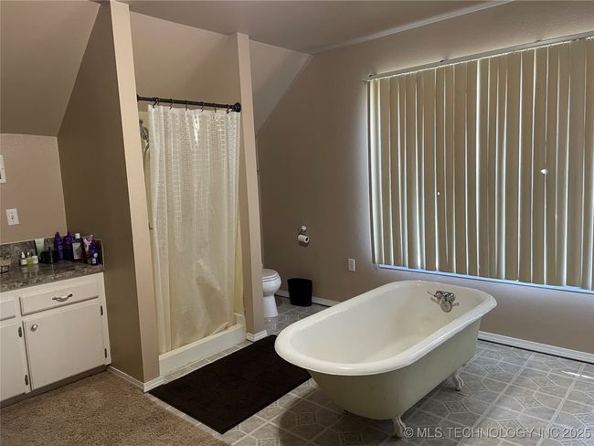 Primary bath | Image 11
