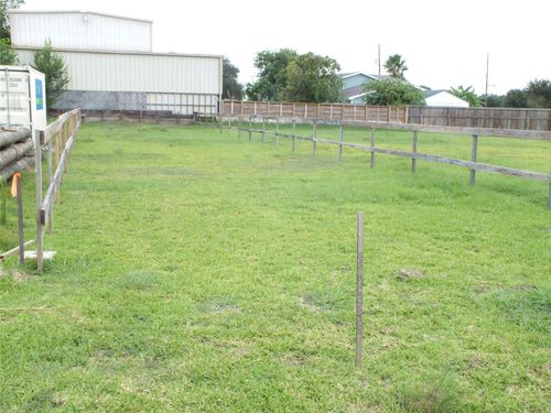 1045 15th St, San Leon, TX, 77539-3964 | Card Image