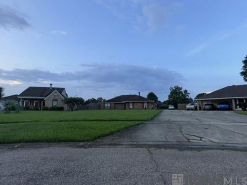 12157 E Banofax Ave, Baton Rouge, LA, 70814-7715 | Card Image