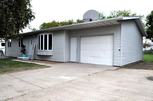 1606 Haroldson Ln, Menoken, ND, 58558-5008 | Card Image