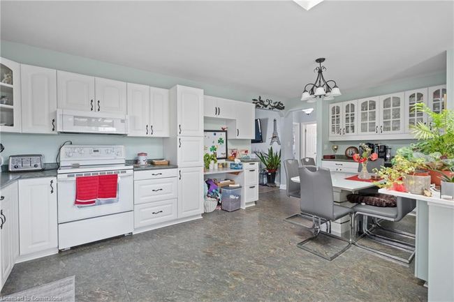 6092 Harold St, House other with 3 bedrooms, 2 bathrooms and 5 parking in Niagara Falls ON | Image 11