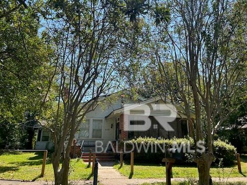 208 3rd St, Chickasaw, AL, 36611-1518 | Card Image