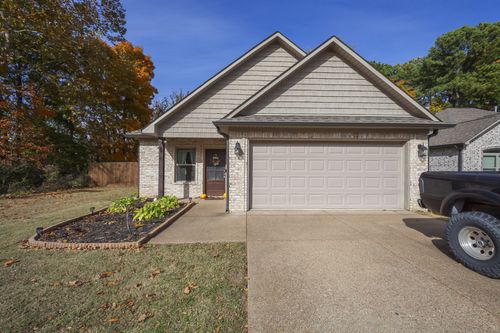 137 Executive Dr, Jackson, TN, 38305-2318 | Card Image