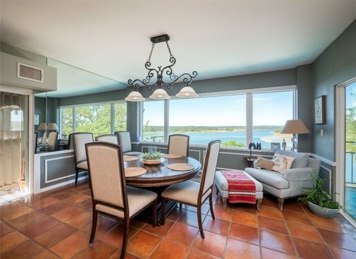 427 Coventry Rd, Spicewood, TX, 78669-3113 | Card Image