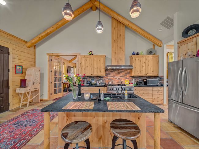 Island and commercial appliances | Image 16