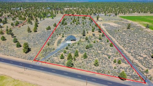 8475 Nw Eagle Dr, Redmond, OR, 97756-9212 | Card Image