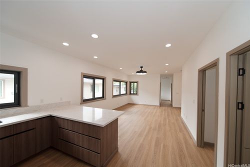 2056 10th Ave, Honolulu, HI, 96816-2930 | Card Image