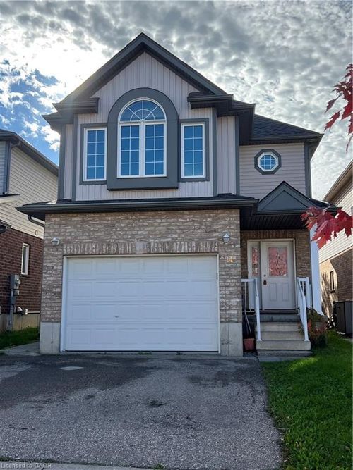 upper-14 Iron Gate St, Kitchener, ON, N2N3R8 | Card Image