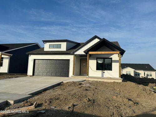 5033 Easton Dr, Oregon, OH, 43616-3024 | Card Image