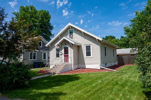 102 W Beech Ave, Fergus Falls, MN, 56537-1204 | Card Image