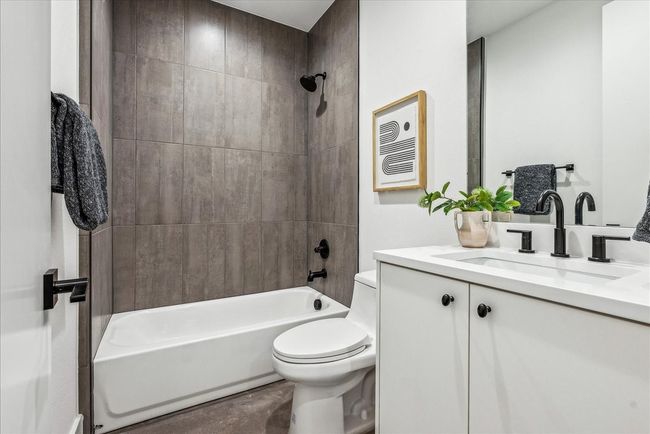 102 - 2138 Lovedale Ave, Condo with 2 bedrooms, 3 bathrooms and null parking in Dallas TX | Image 14